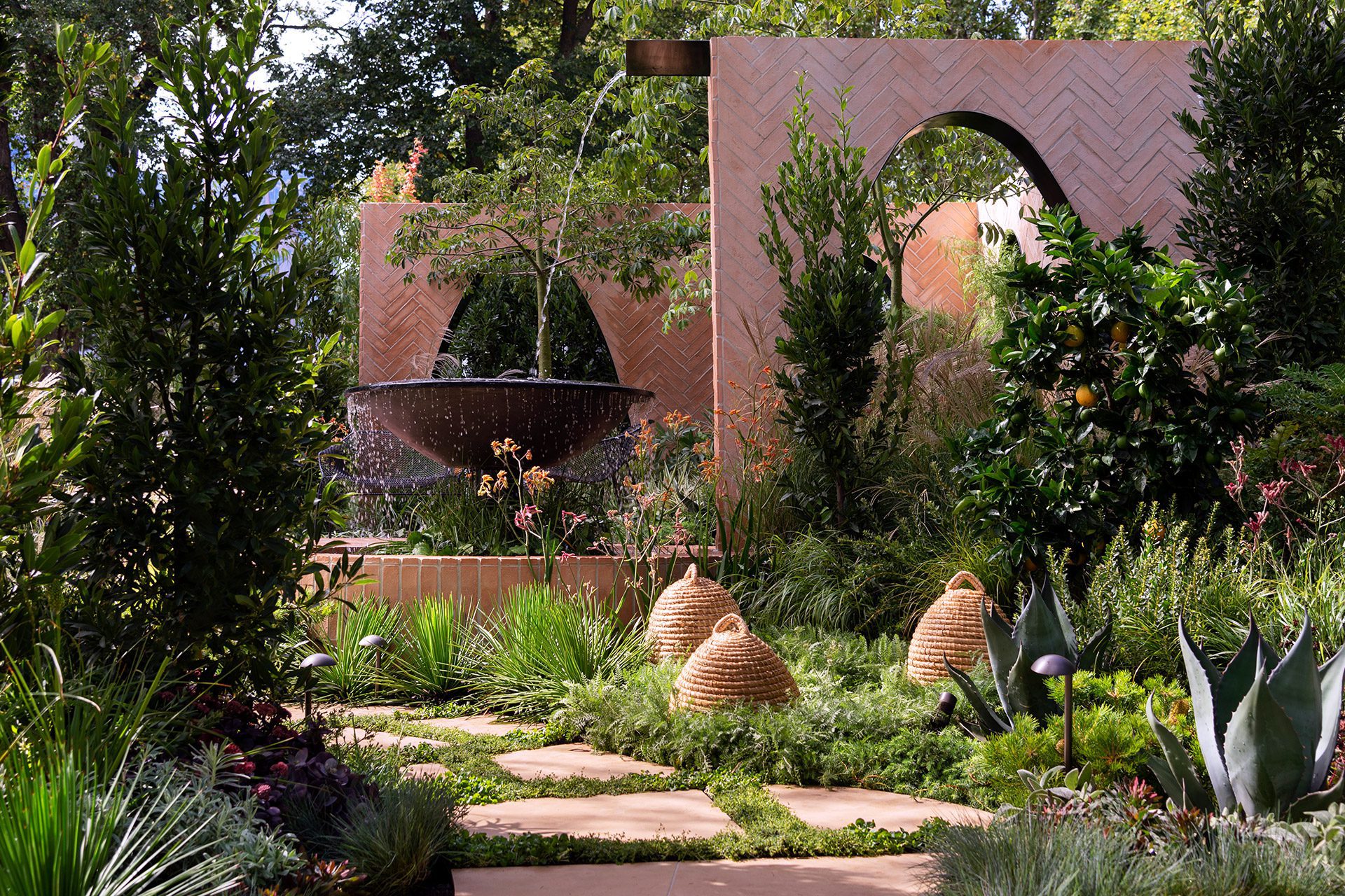 Svg+xml;charset=utf — tract Mifgs 2019 - the loggia show garden - tract