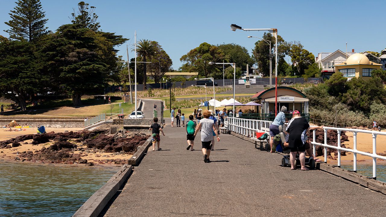 Svg+xml;charset=utf — tract Cowes foreshore