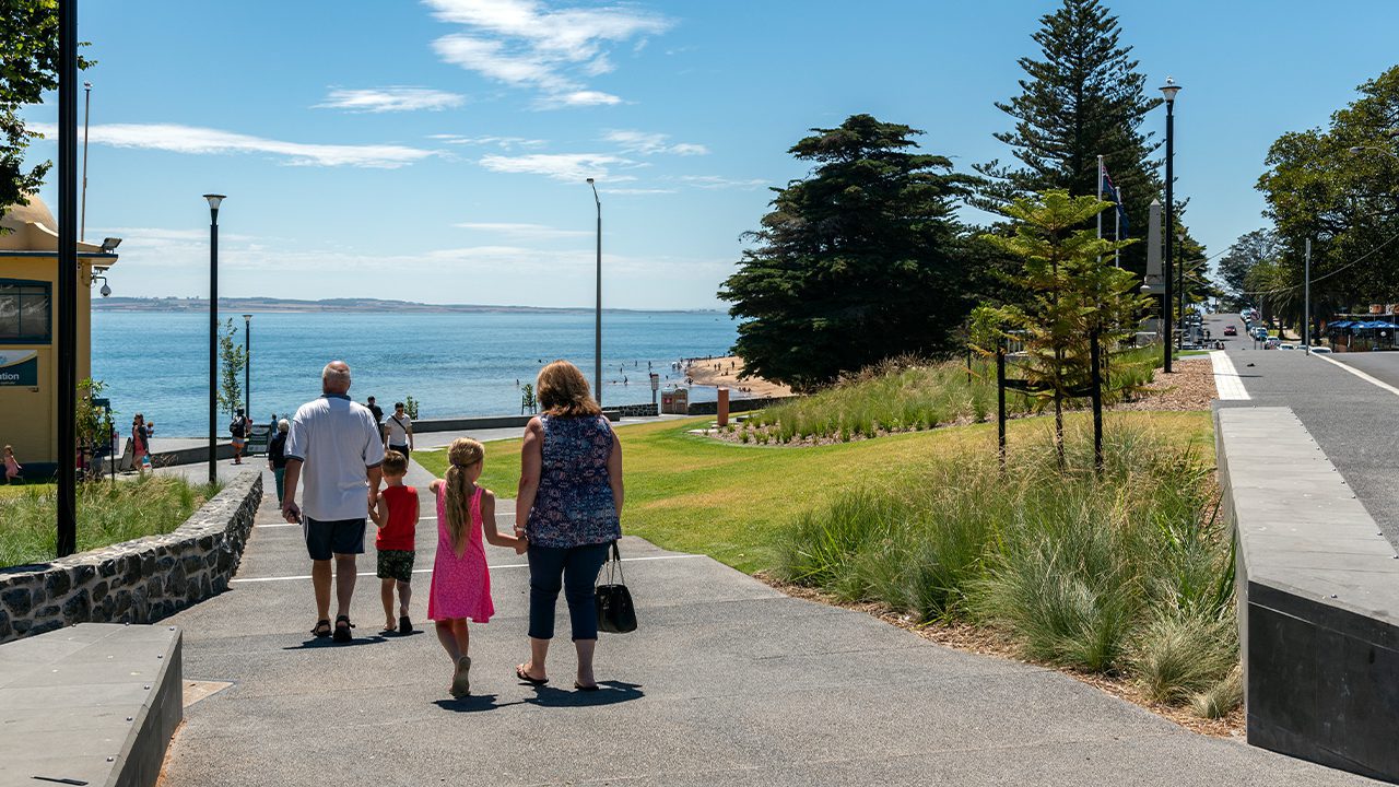 Svg+xml;charset=utf — tract Cowes foreshore