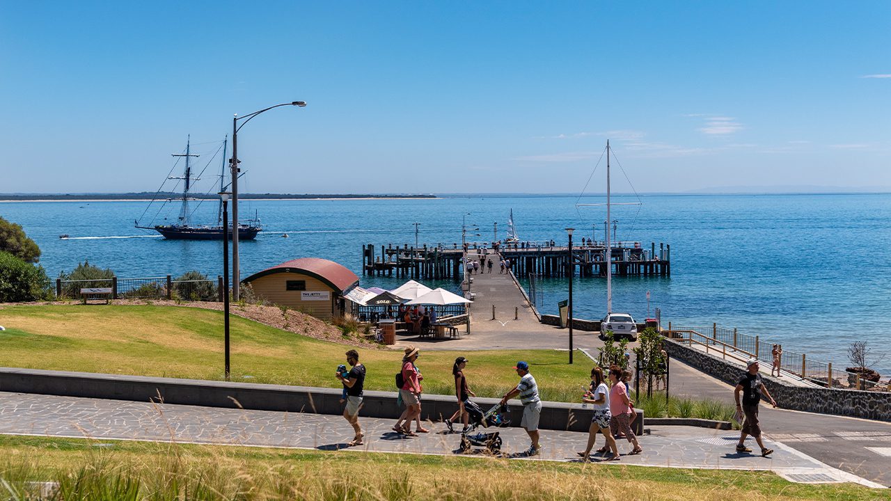 Svg+xml;charset=utf — tract Cowes foreshore