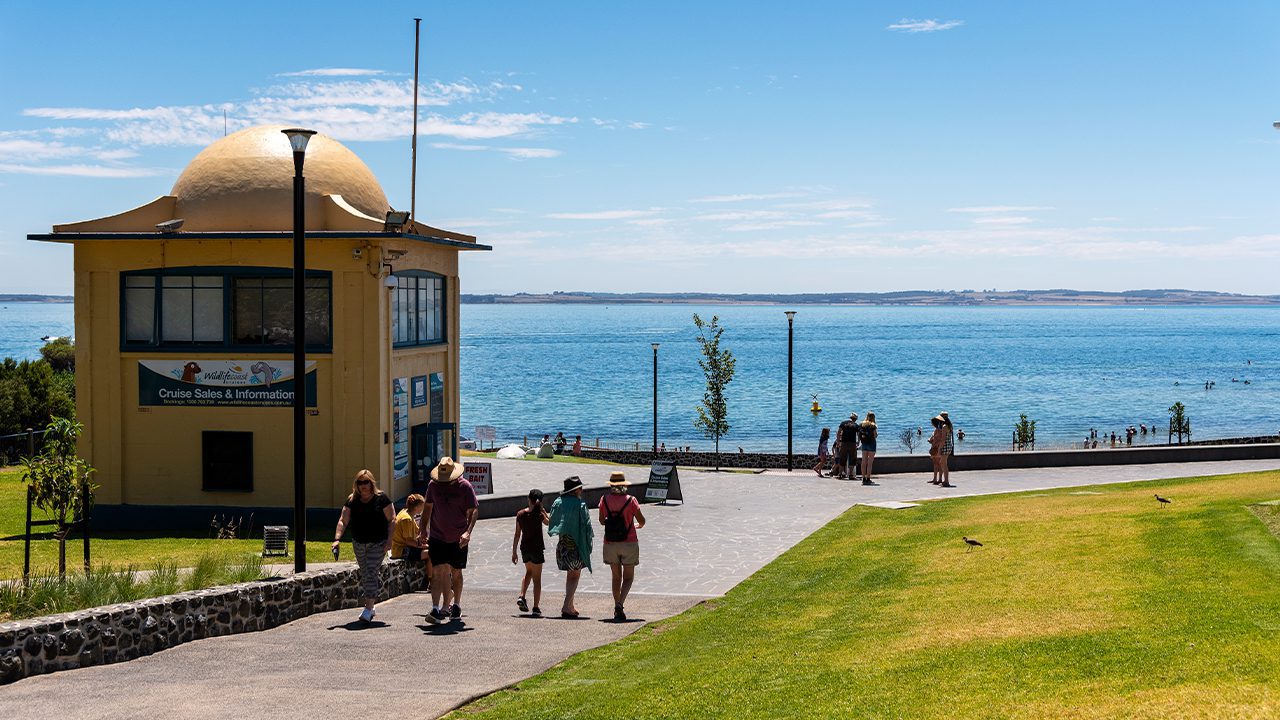 Svg+xml;charset=utf — tract Cowes foreshore