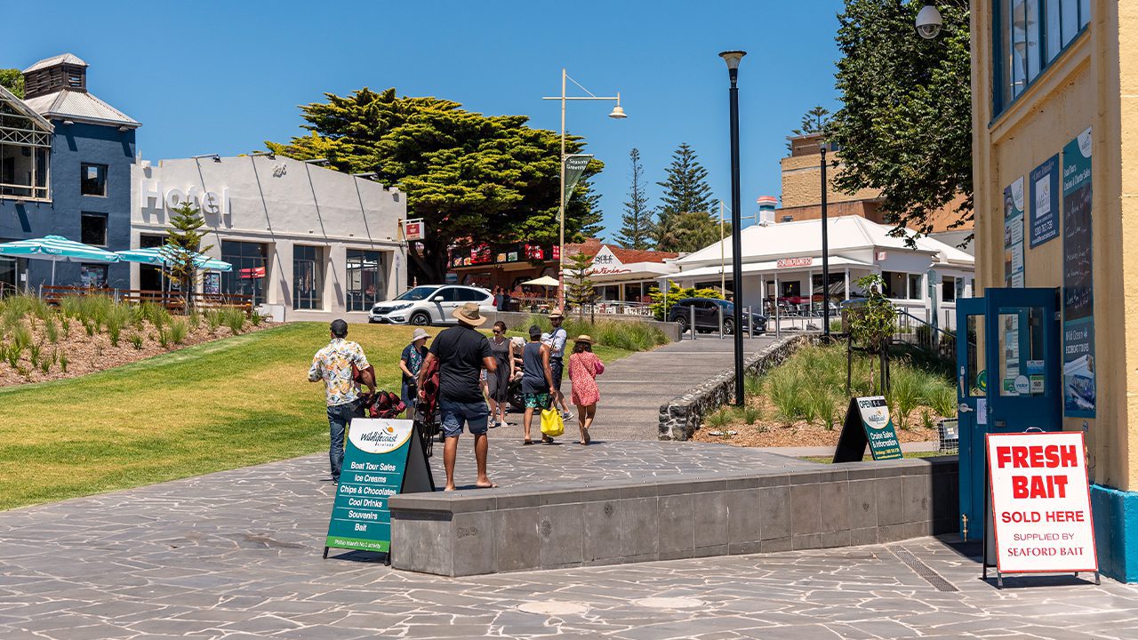 Svg+xml;charset=utf — tract Cowes foreshore