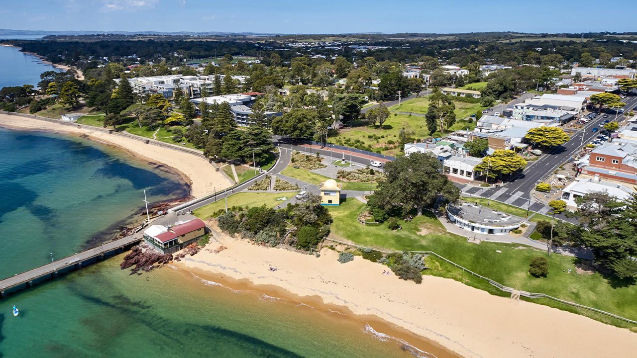 Svg+xml;charset=utf — tract Cowes foreshore