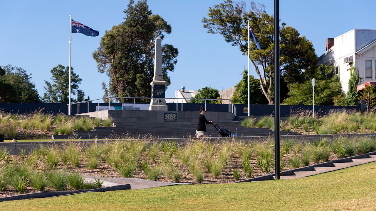 Svg+xml;charset=utf — tract Cowes foreshore