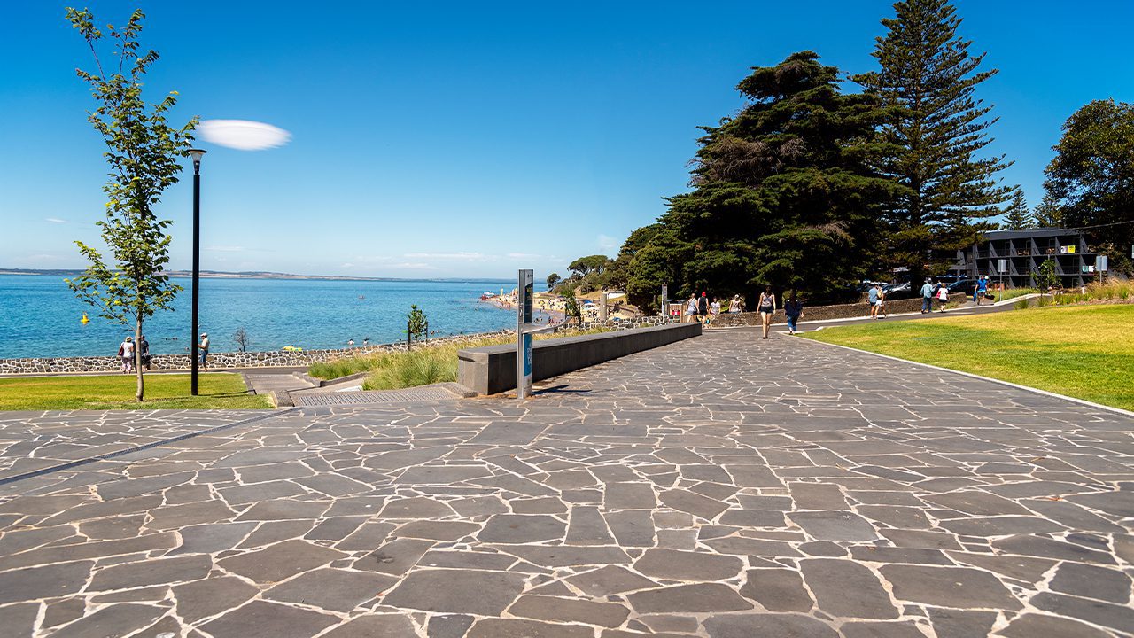 Svg+xml;charset=utf — tract Cowes foreshore